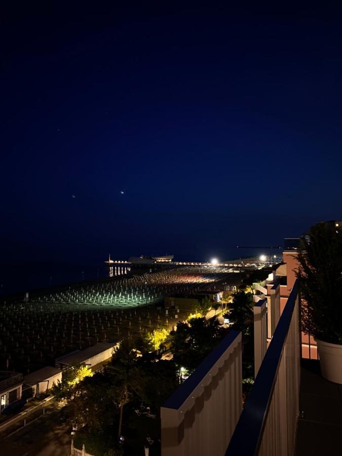 Diva Hotel Lignano - Adults Only Lignano Sabbiadoro Exteriör bild