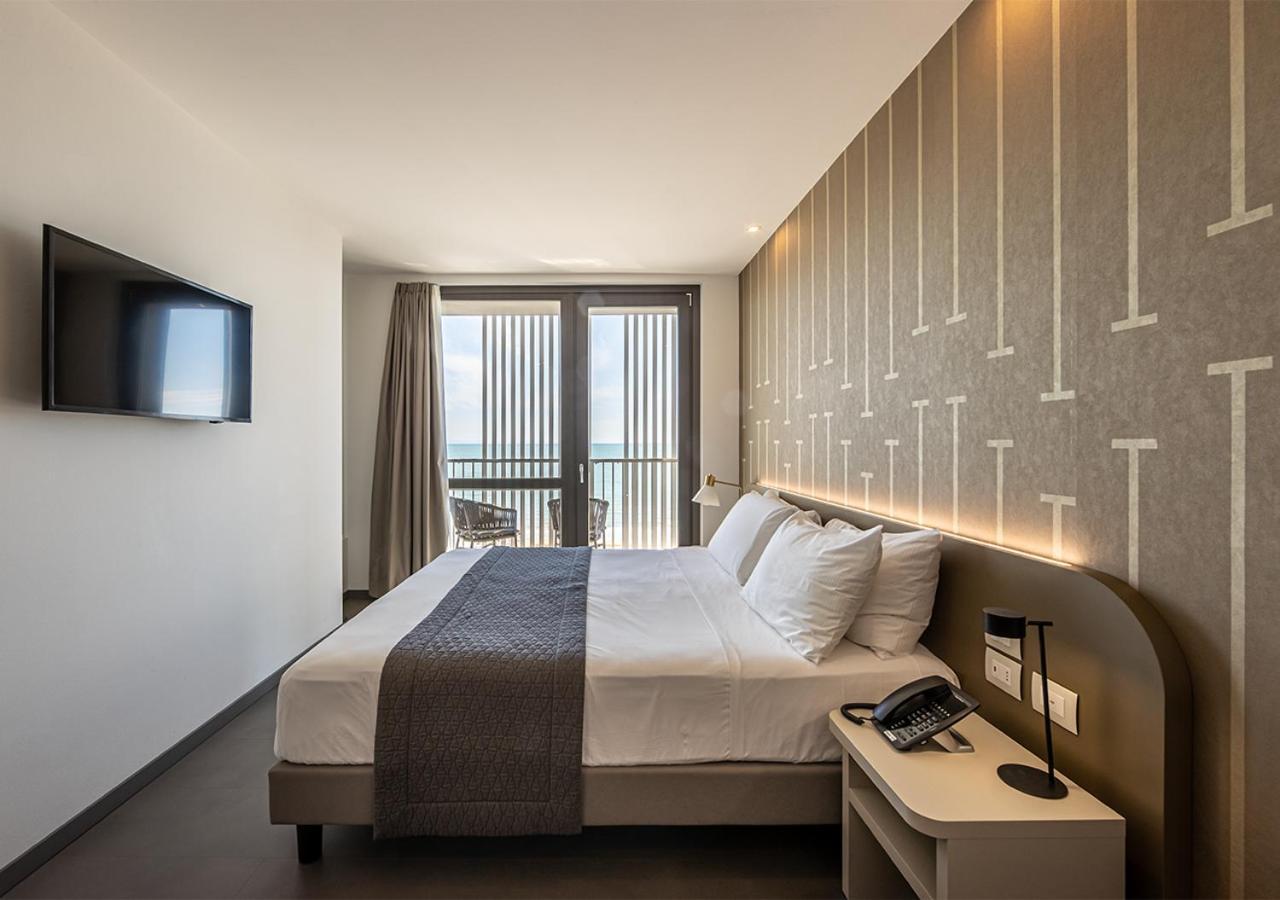 Diva Hotel Lignano - Adults Only Lignano Sabbiadoro Exteriör bild