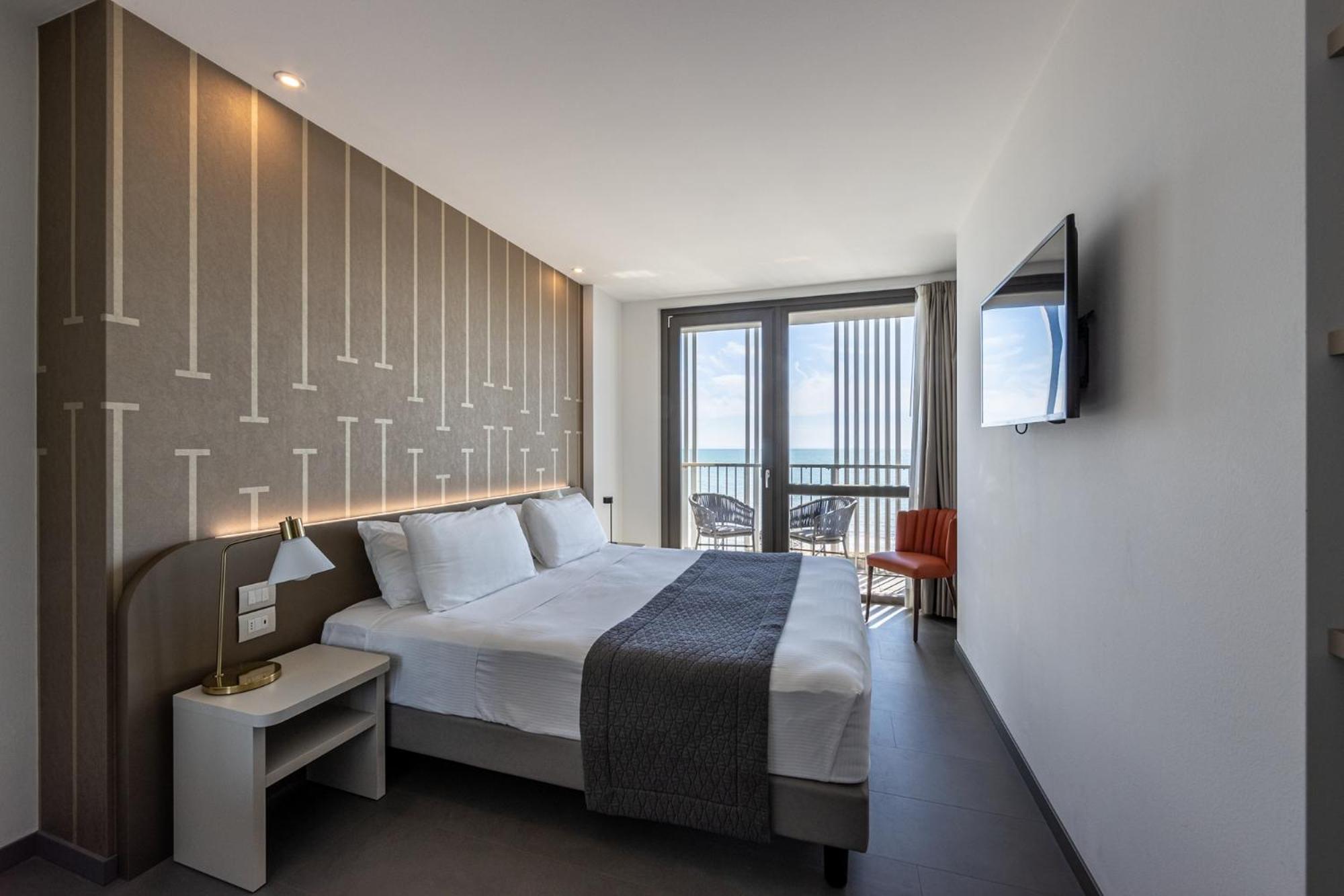 Diva Hotel Lignano - Adults Only Lignano Sabbiadoro Exteriör bild
