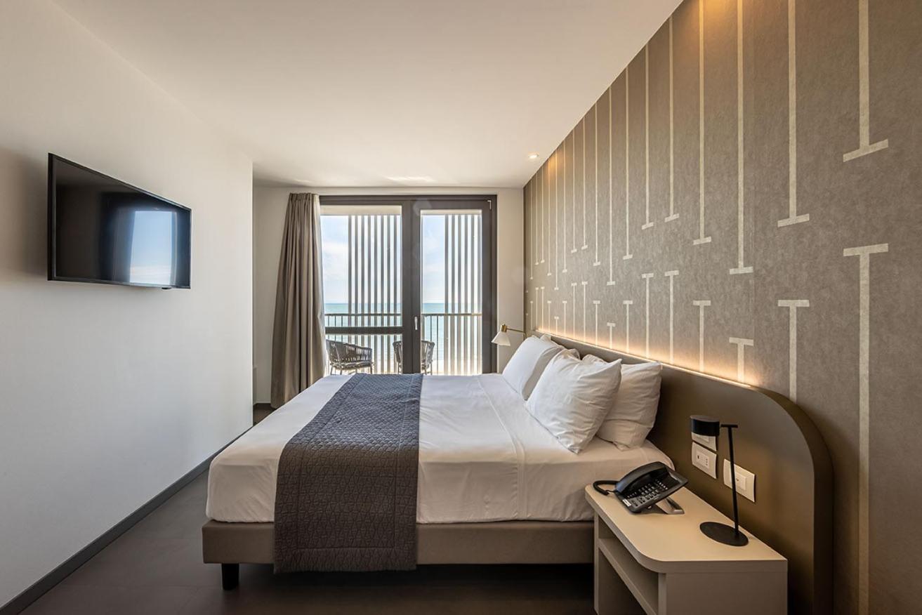 Diva Hotel Lignano - Adults Only Lignano Sabbiadoro Exteriör bild
