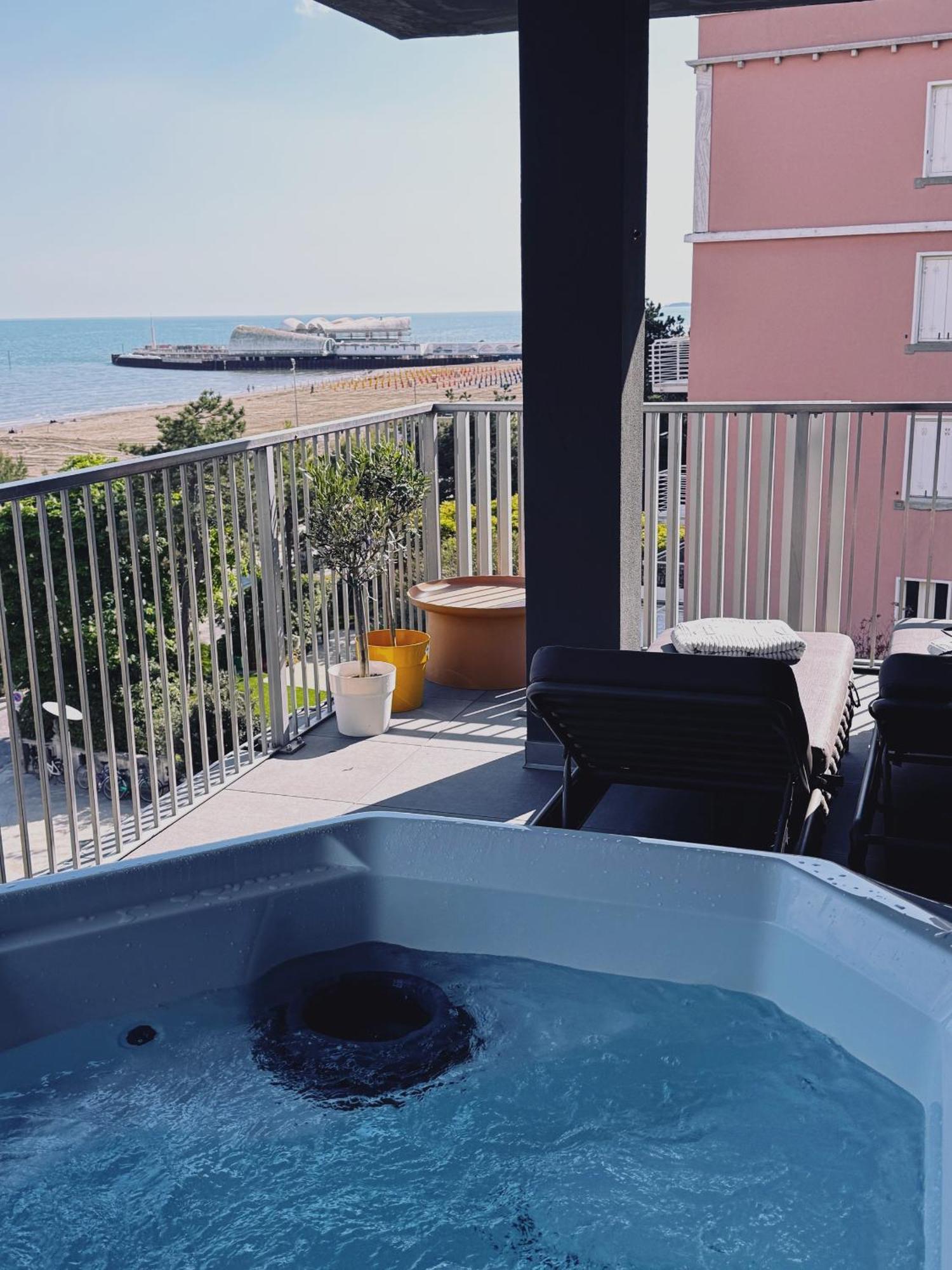 Diva Hotel Lignano - Adults Only Lignano Sabbiadoro Exteriör bild